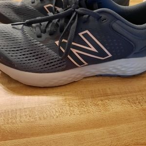 New Balance size 9.5 sneakers Gray and pink